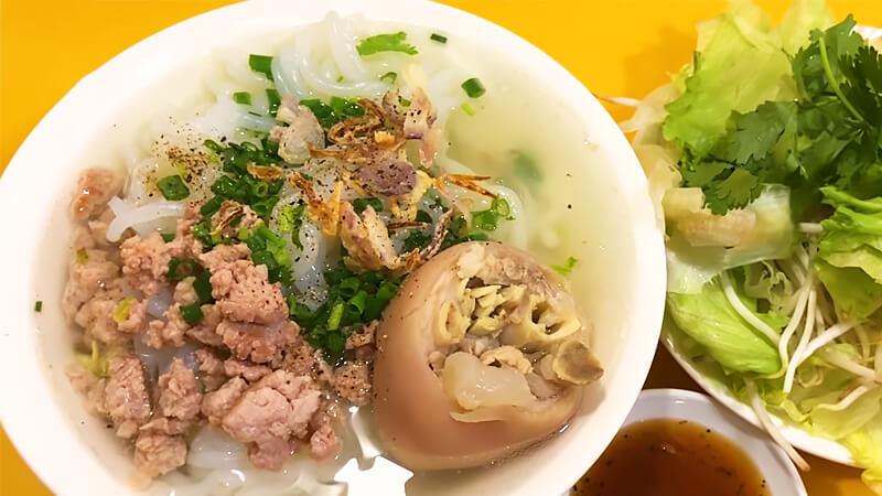 Bánh Canh Giò Heo