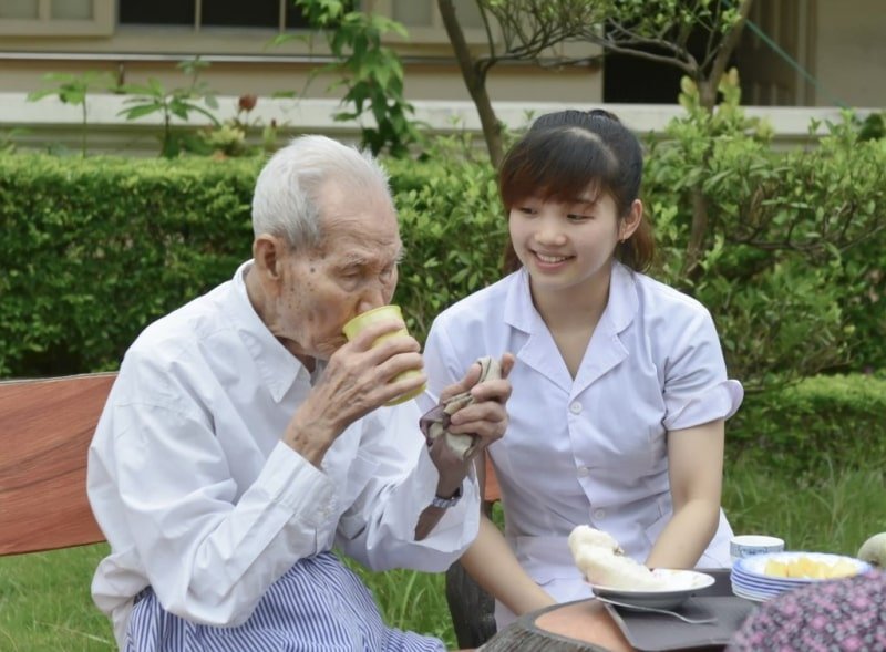 dịch vụ chăm sóc người già quận tân bình sài gòn