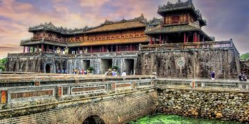 hành trình về cố đô Huế
